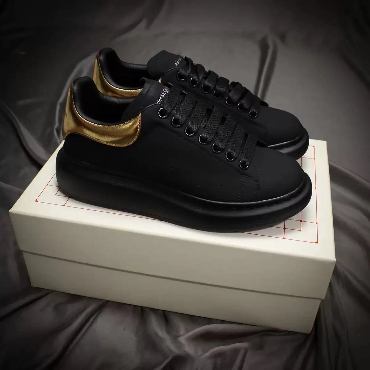 Women's Oversized White Shoes Alexander Leather Platform Sneakers Top Quality Unisex Casual Skateboard Shoes