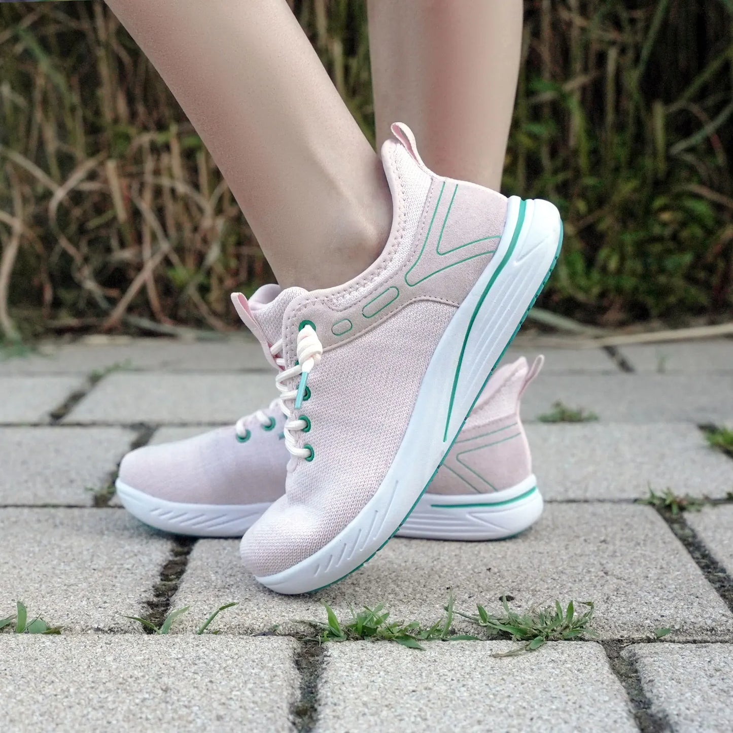 New Style Women's Lightweight  Casual Sports Shoes Breathable Walking Sneakers Wide Toe Box Shoes