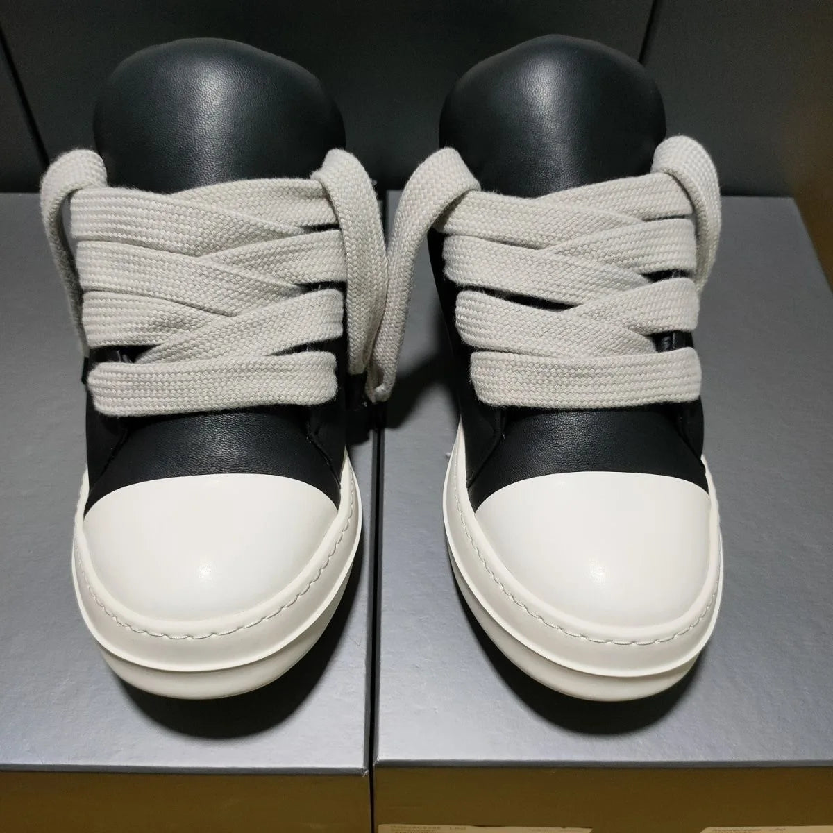 Men's Vintage Sneakers Designer Low-top Padded LWG-certified Grained Lambskin Board Shoes Soft Simple Thick Shoelaces Couple