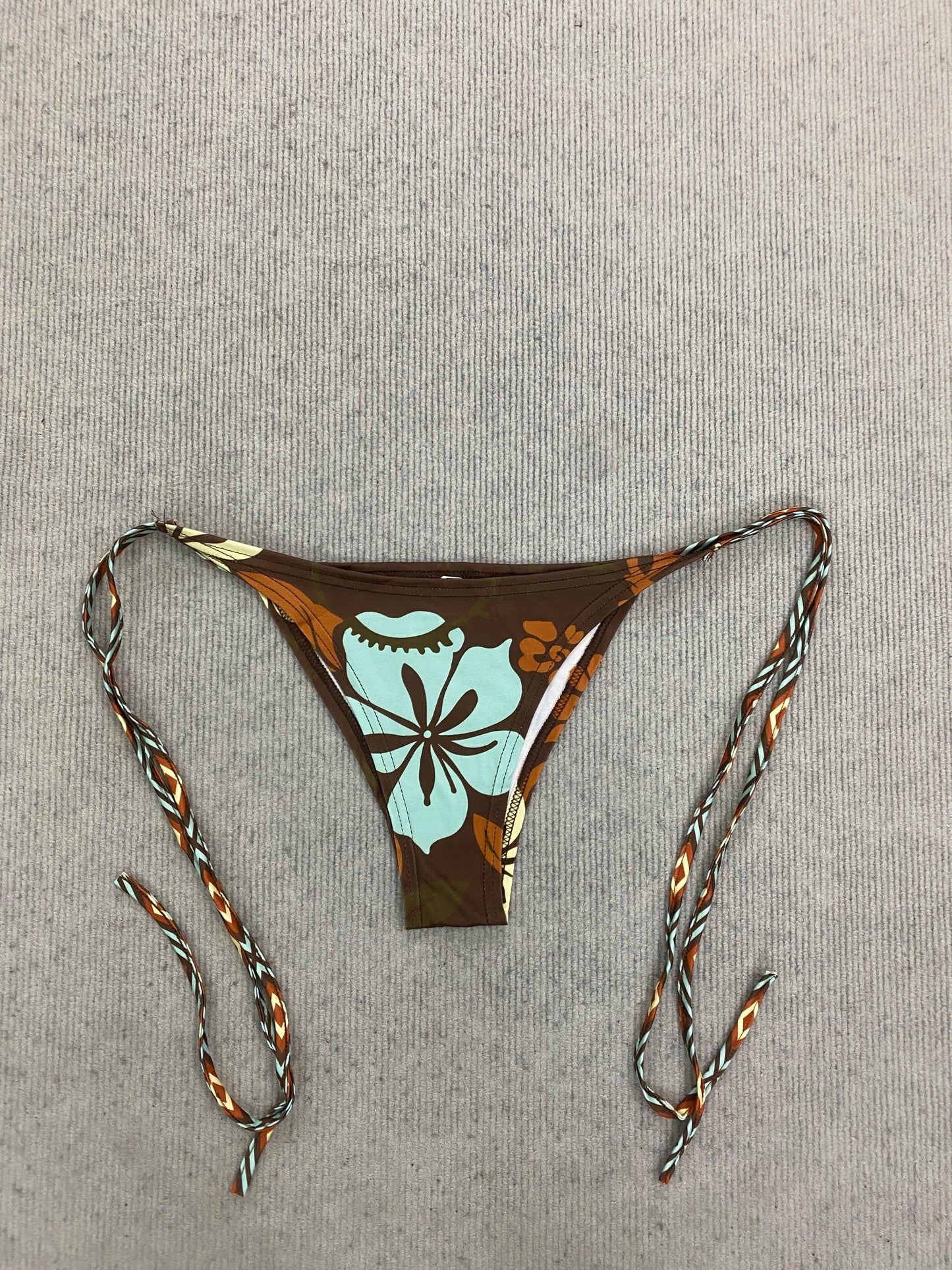Floral retro pattern beach casual style spice bikini 2026 spring and summer new personality fashion girl sexy two-piece suit