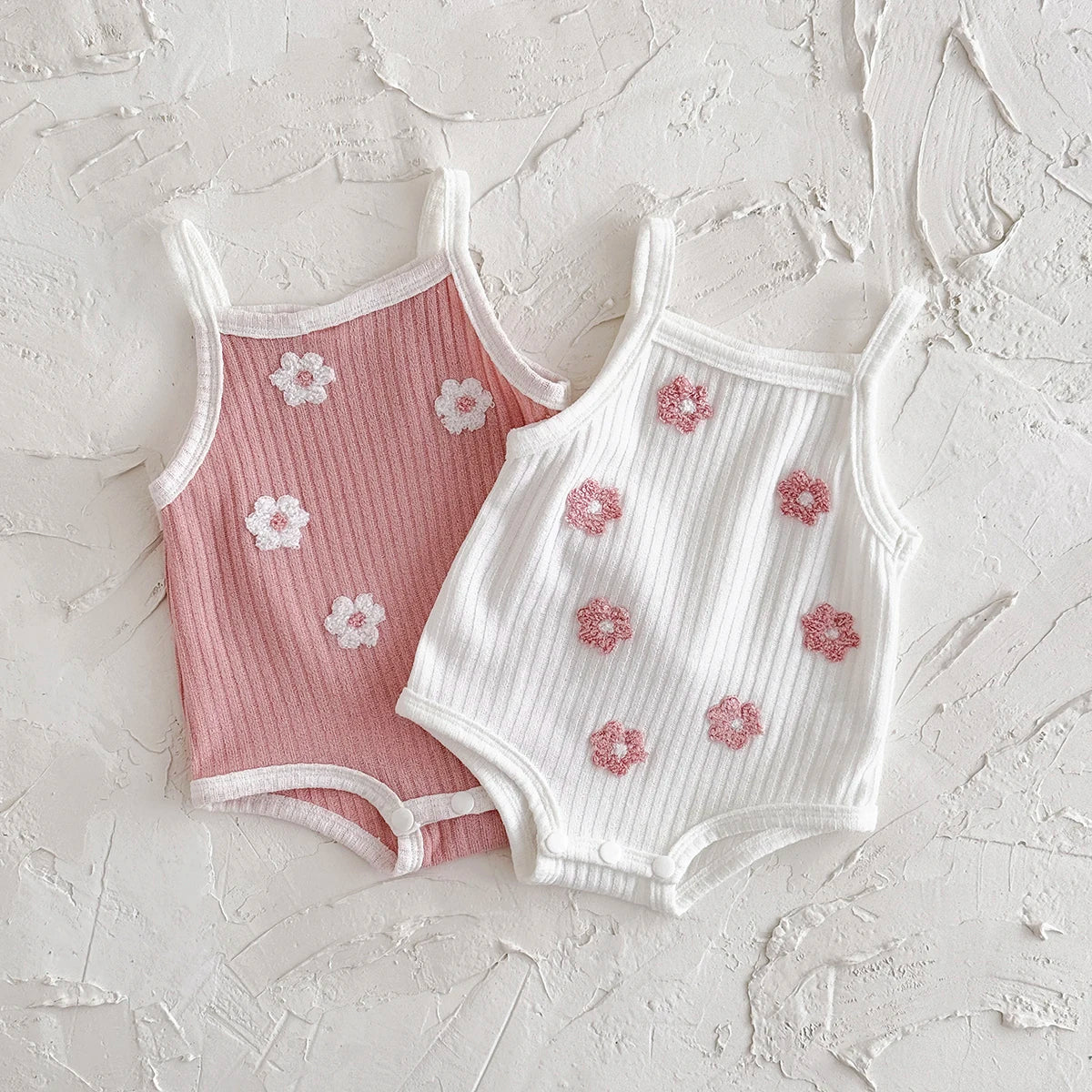 Ins Newborn Baby Girl Clothes Summer Suspenders Romper Triangle Jumpsuit Flower Embroidery Toddler Strap Bodysuit 0-18 Months