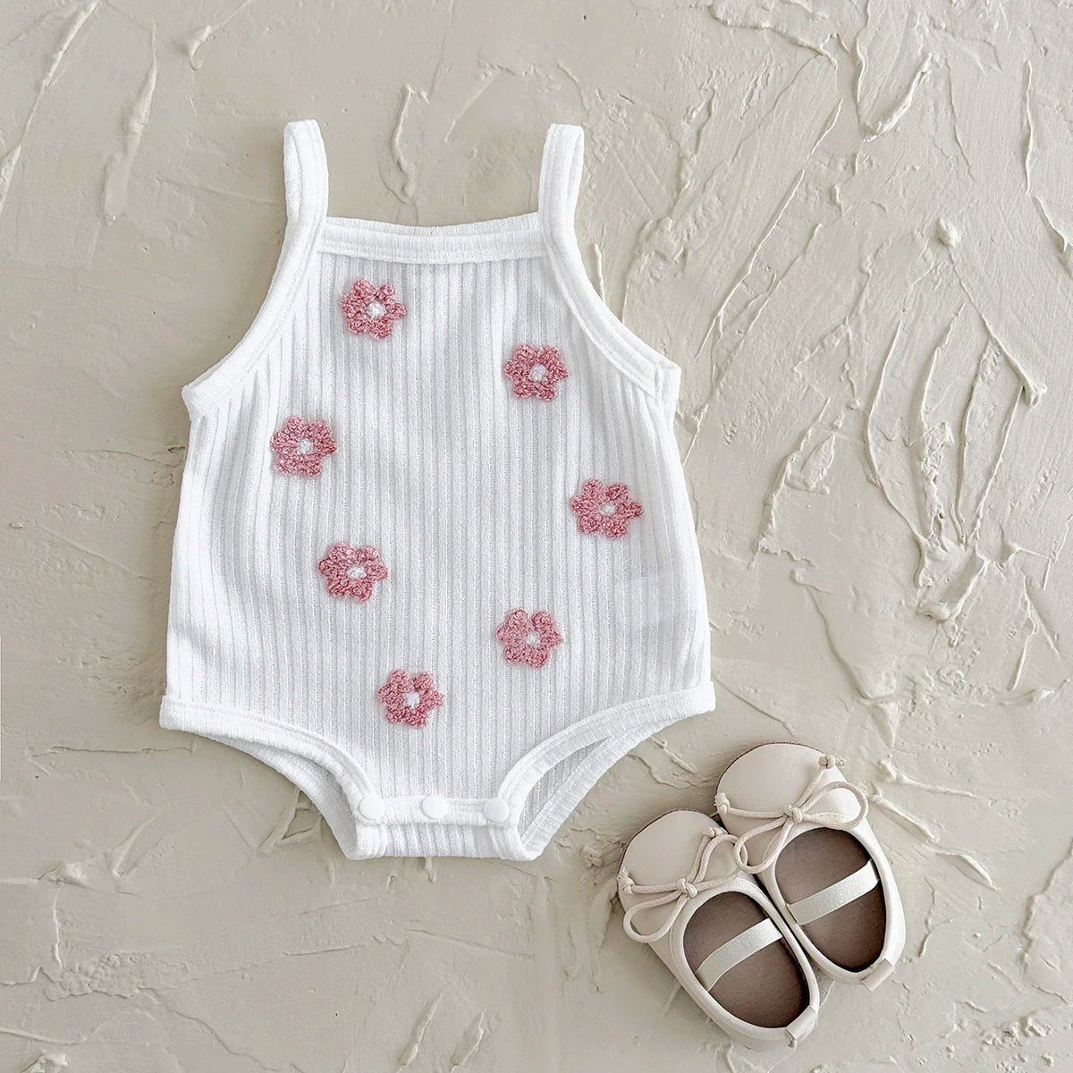 Ins Newborn Baby Girl Clothes Summer Suspenders Romper Triangle Jumpsuit Flower Embroidery Toddler Strap Bodysuit 0-18 Months