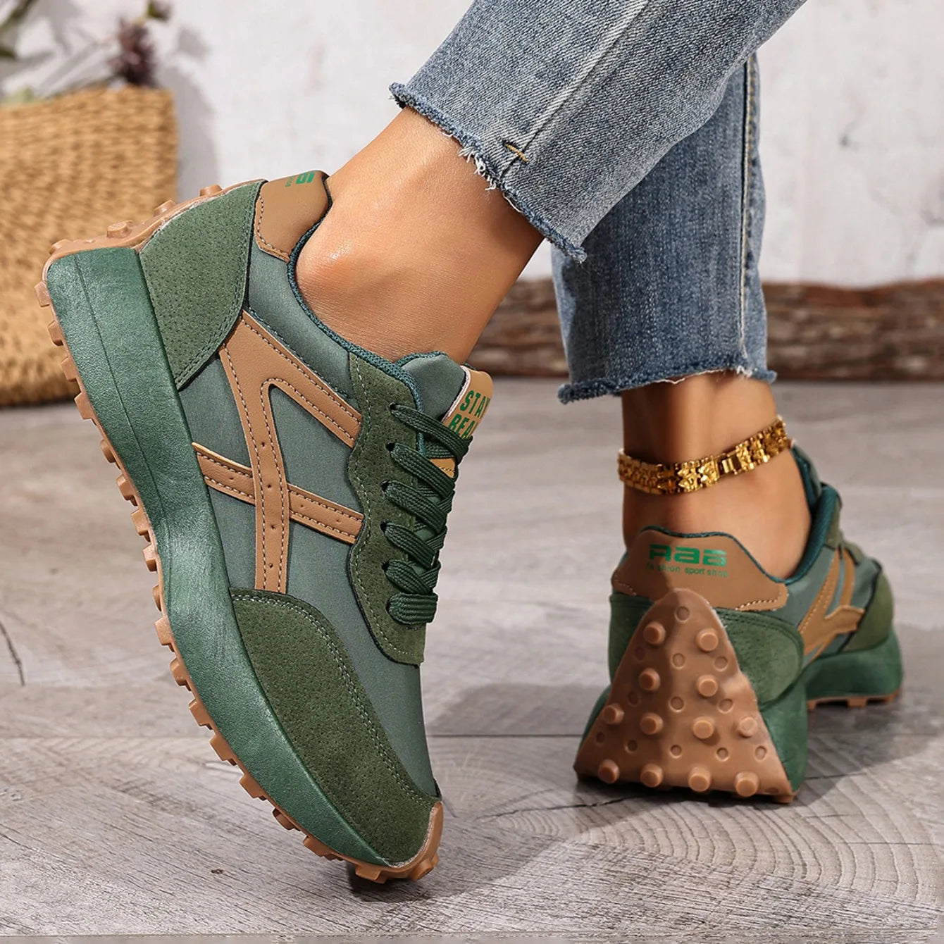 Women Sneakers 2025 New Leisure Running Shoes Fashion Designer Leather Sneakers Women Luxury Platform Sports Shoes for Women