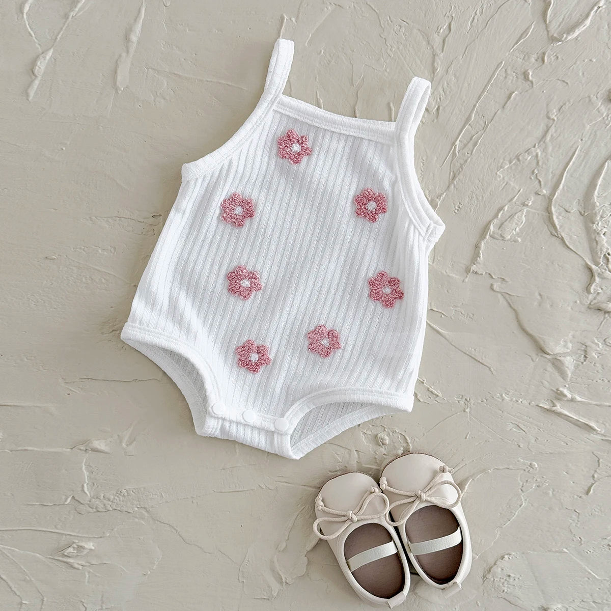 Ins Newborn Baby Girl Clothes Summer Suspenders Romper Triangle Jumpsuit Flower Embroidery Toddler Strap Bodysuit 0-18 Months