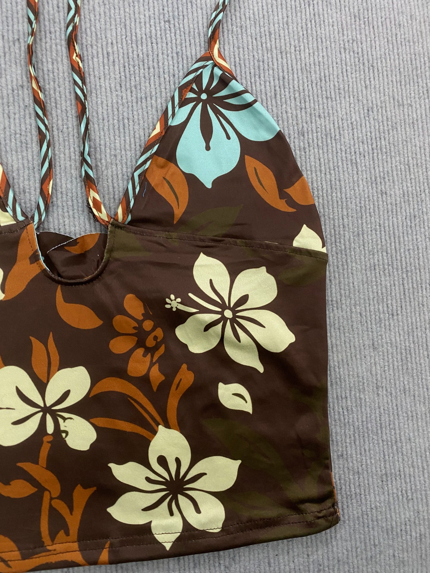 Floral retro pattern beach casual style spice bikini 2026 spring and summer new personality fashion girl sexy two-piece suit