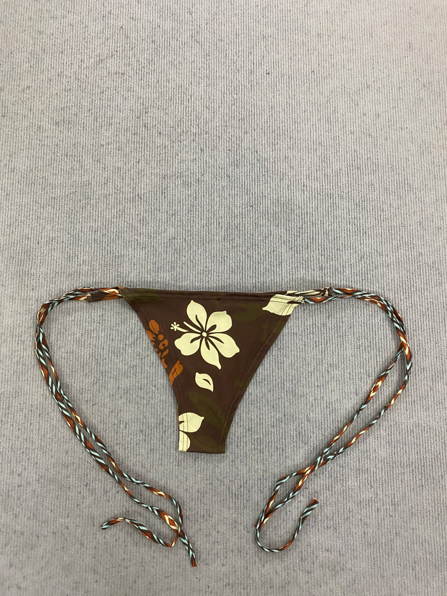 Floral retro pattern beach casual style spice bikini 2026 spring and summer new personality fashion girl sexy two-piece suit