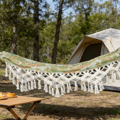 The new Bohemian-style fringed single-person and double-person hammocks are suitable for outdoor garden camping. They come with