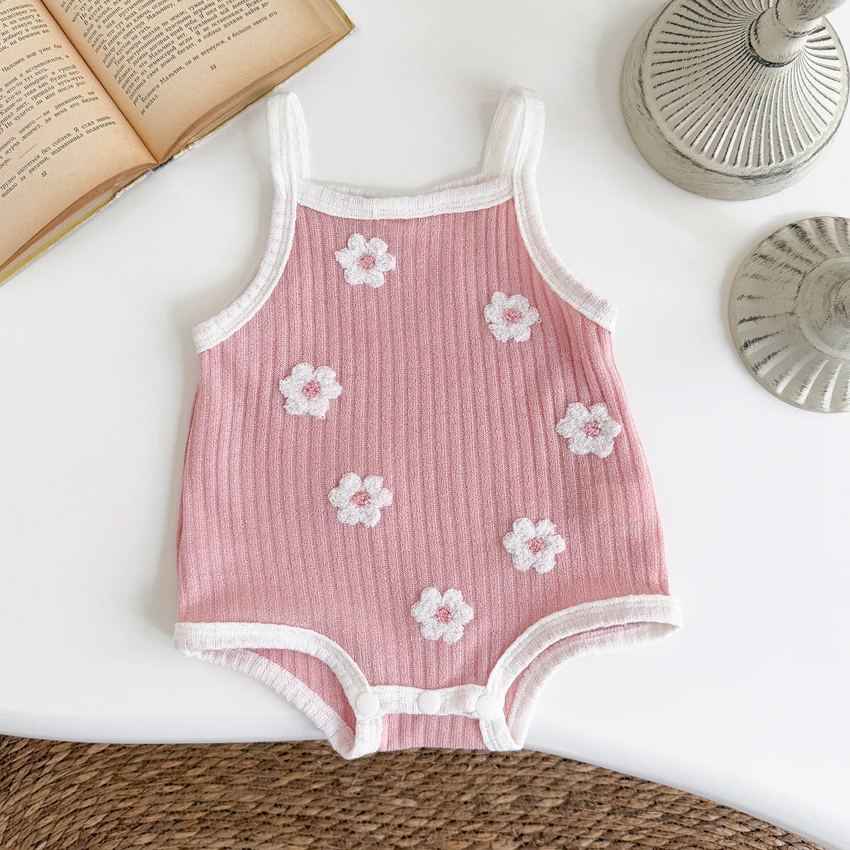 Ins Newborn Baby Girl Clothes Summer Suspenders Romper Triangle Jumpsuit Flower Embroidery Toddler Strap Bodysuit 0-18 Months