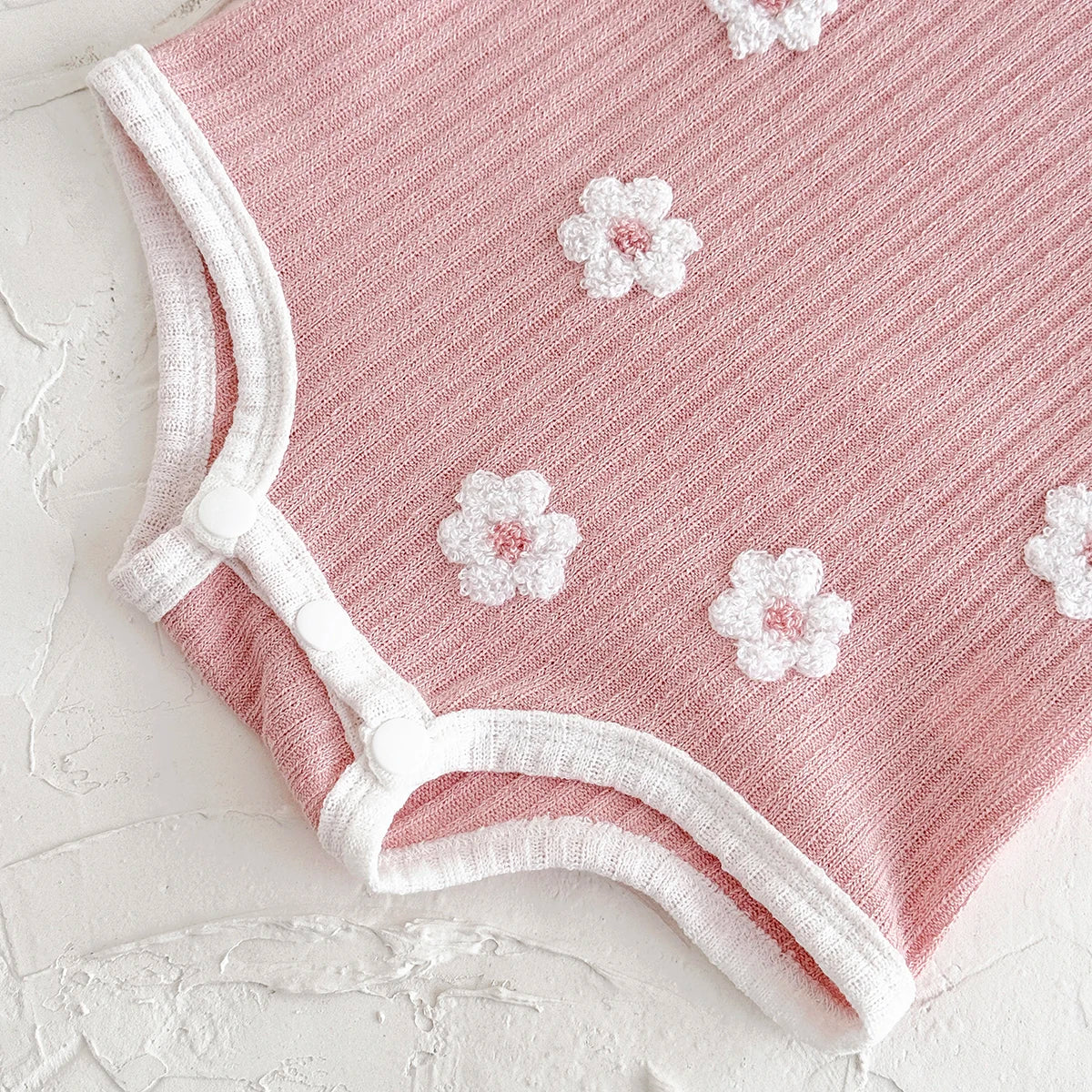 Ins Newborn Baby Girl Clothes Summer Suspenders Romper Triangle Jumpsuit Flower Embroidery Toddler Strap Bodysuit 0-18 Months