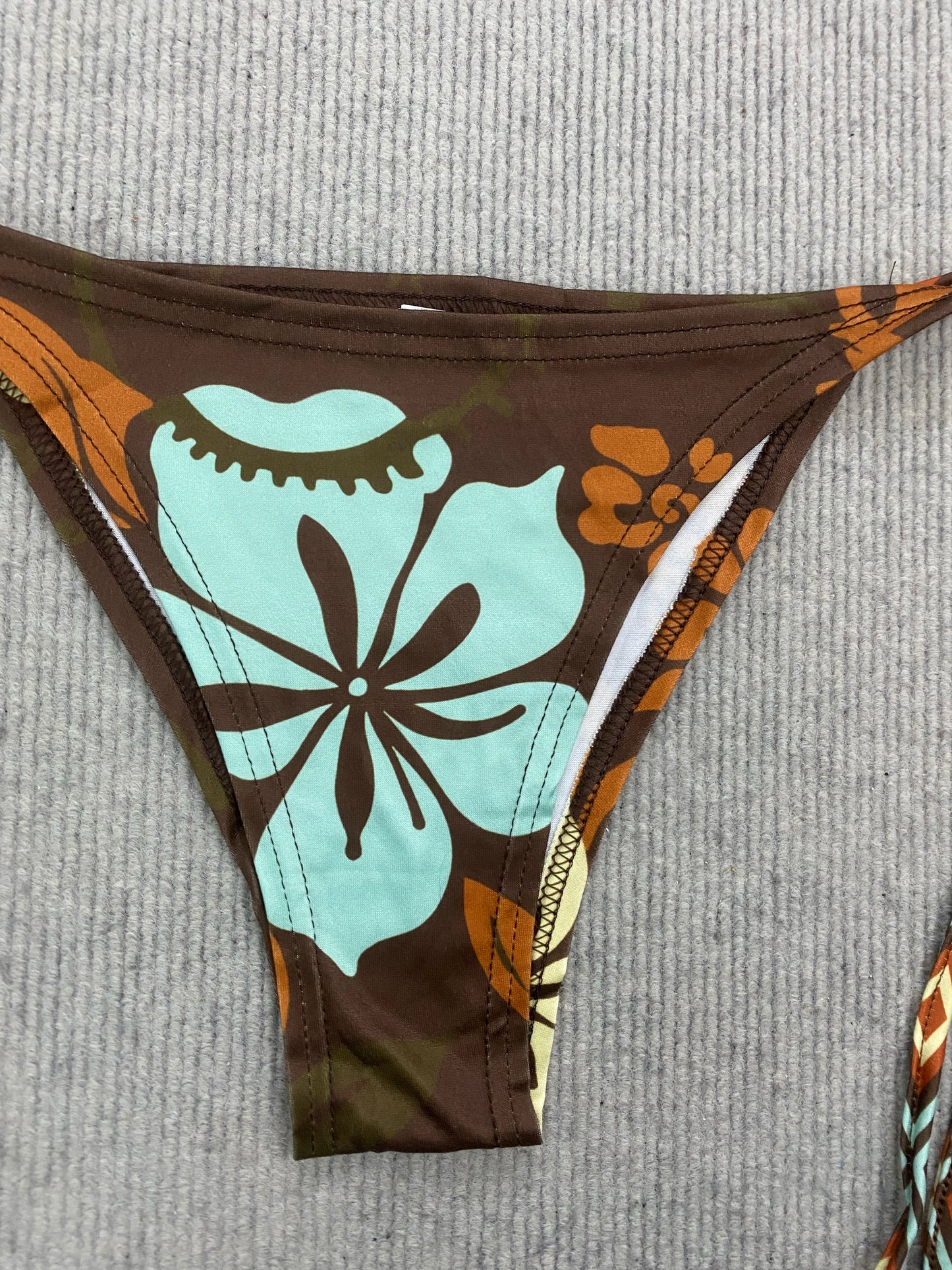 Floral retro pattern beach casual style spice bikini 2026 spring and summer new personality fashion girl sexy two-piece suit