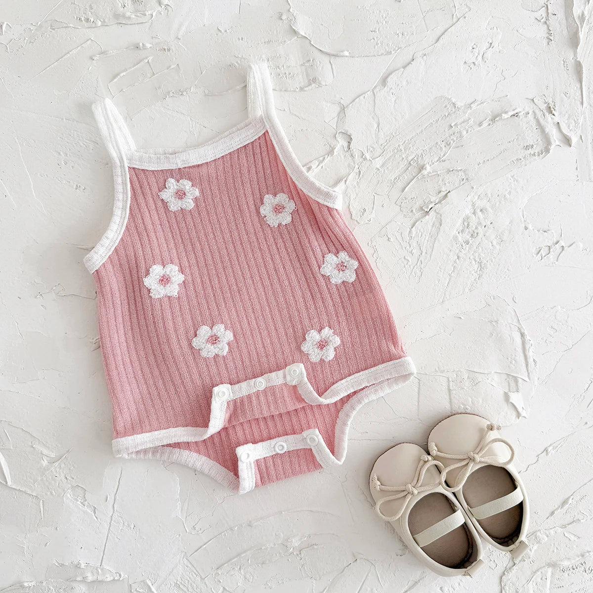 Ins Newborn Baby Girl Clothes Summer Suspenders Romper Triangle Jumpsuit Flower Embroidery Toddler Strap Bodysuit 0-18 Months